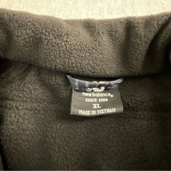 NEW BALANCE BRAND GRAFIC LIGHTWEIGHT MEN’S FLEECE JACKET SIZE: XL BLACK AND GRAY - Picture 4 of 16